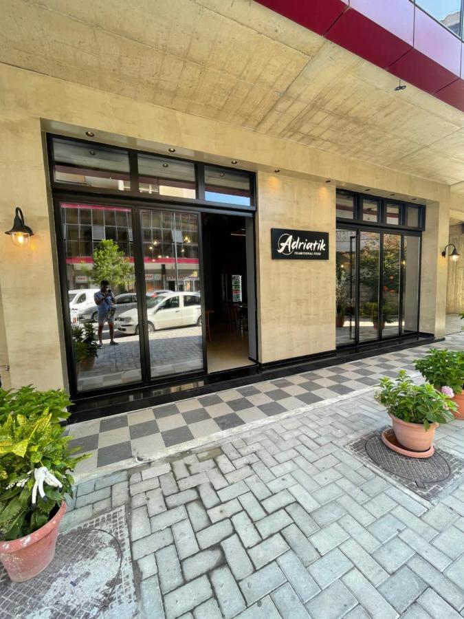 Adriatik Hotel Влёра Экстерьер фото