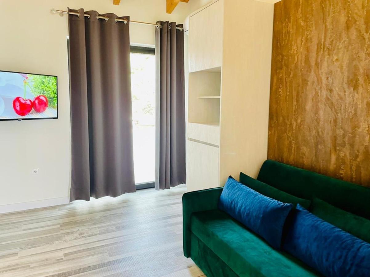 Adriatik Hotel Влёра Экстерьер фото