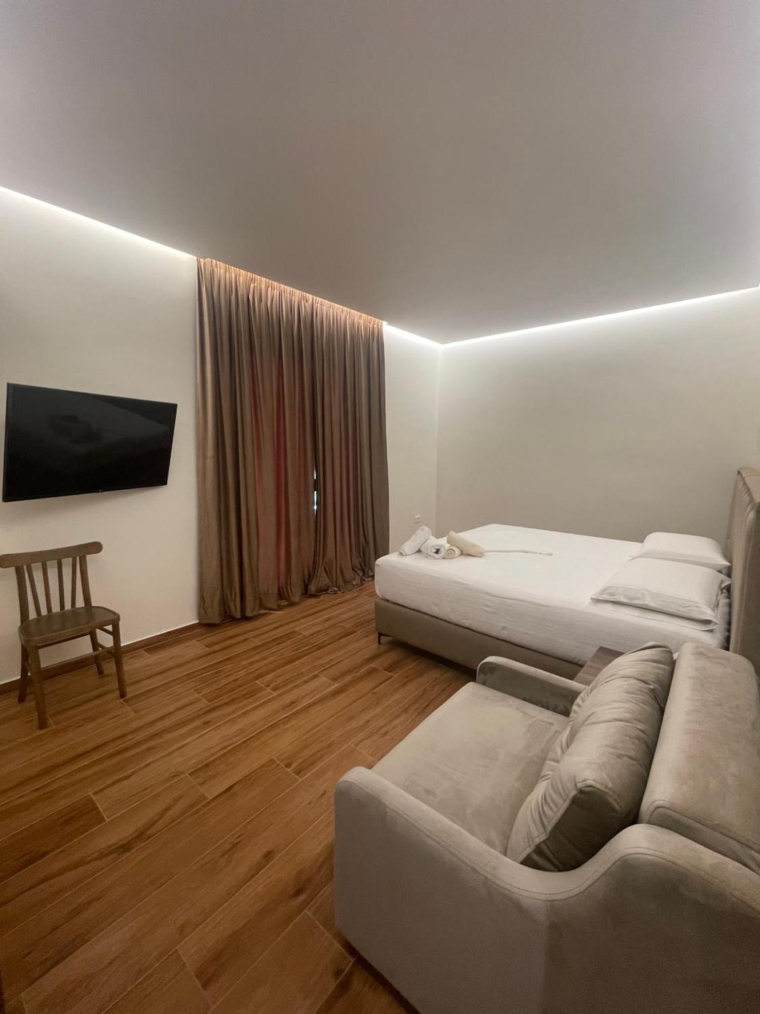 Adriatik Hotel Влёра Экстерьер фото