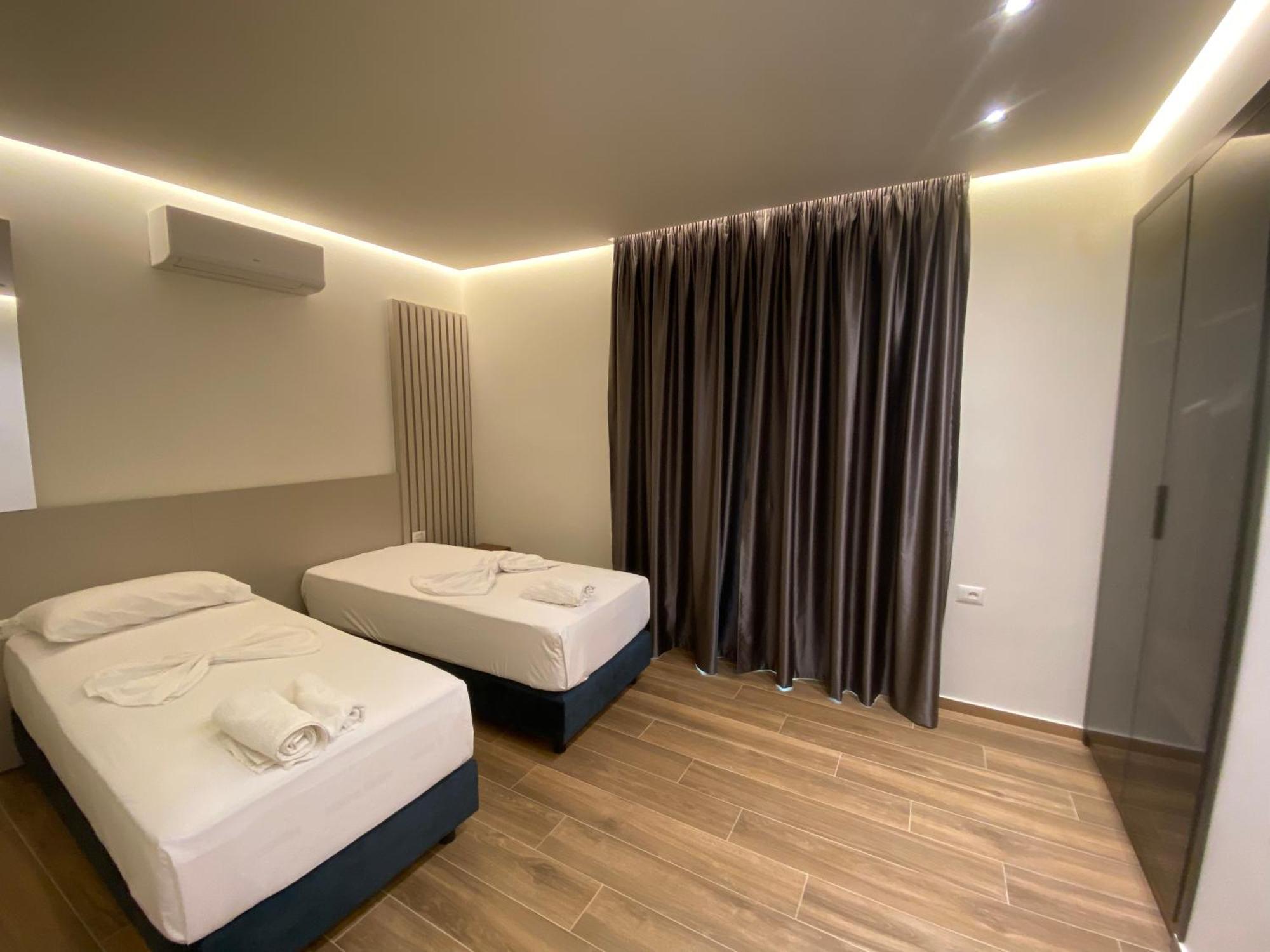 Adriatik Hotel Влёра Экстерьер фото