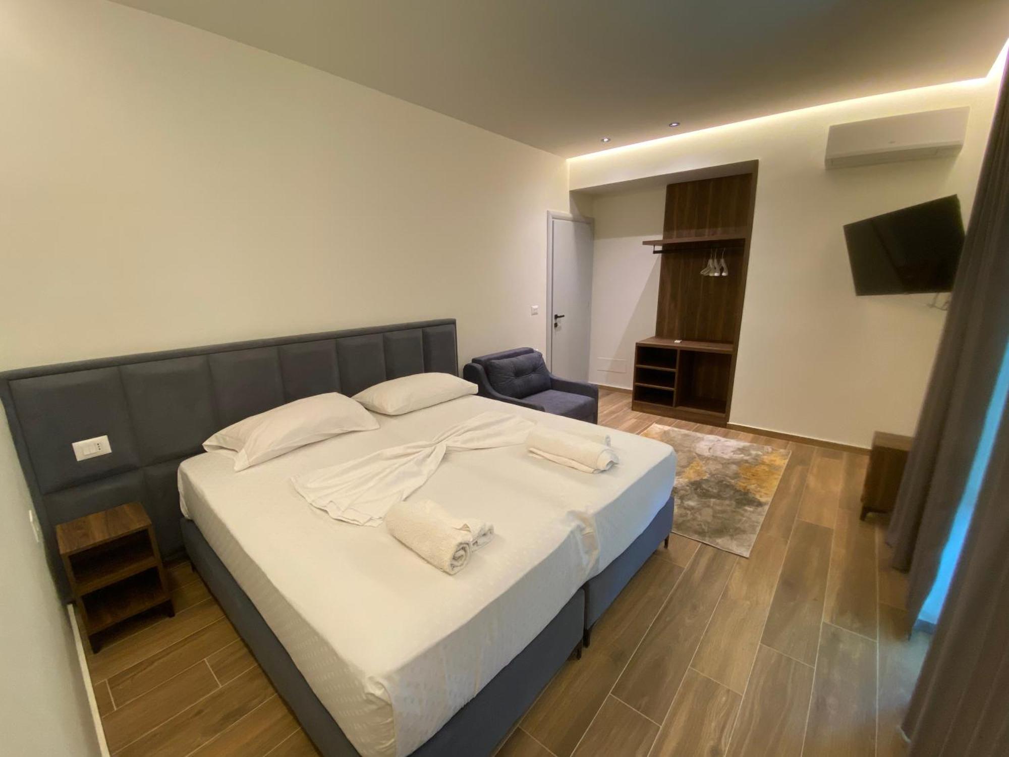 Adriatik Hotel Влёра Экстерьер фото